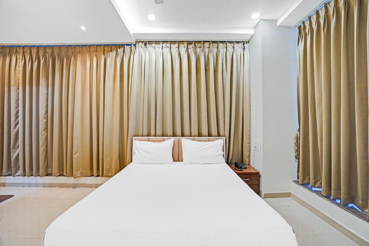 Collection O 83775 Hotel 4King Surat Dış mekan fotoğraf