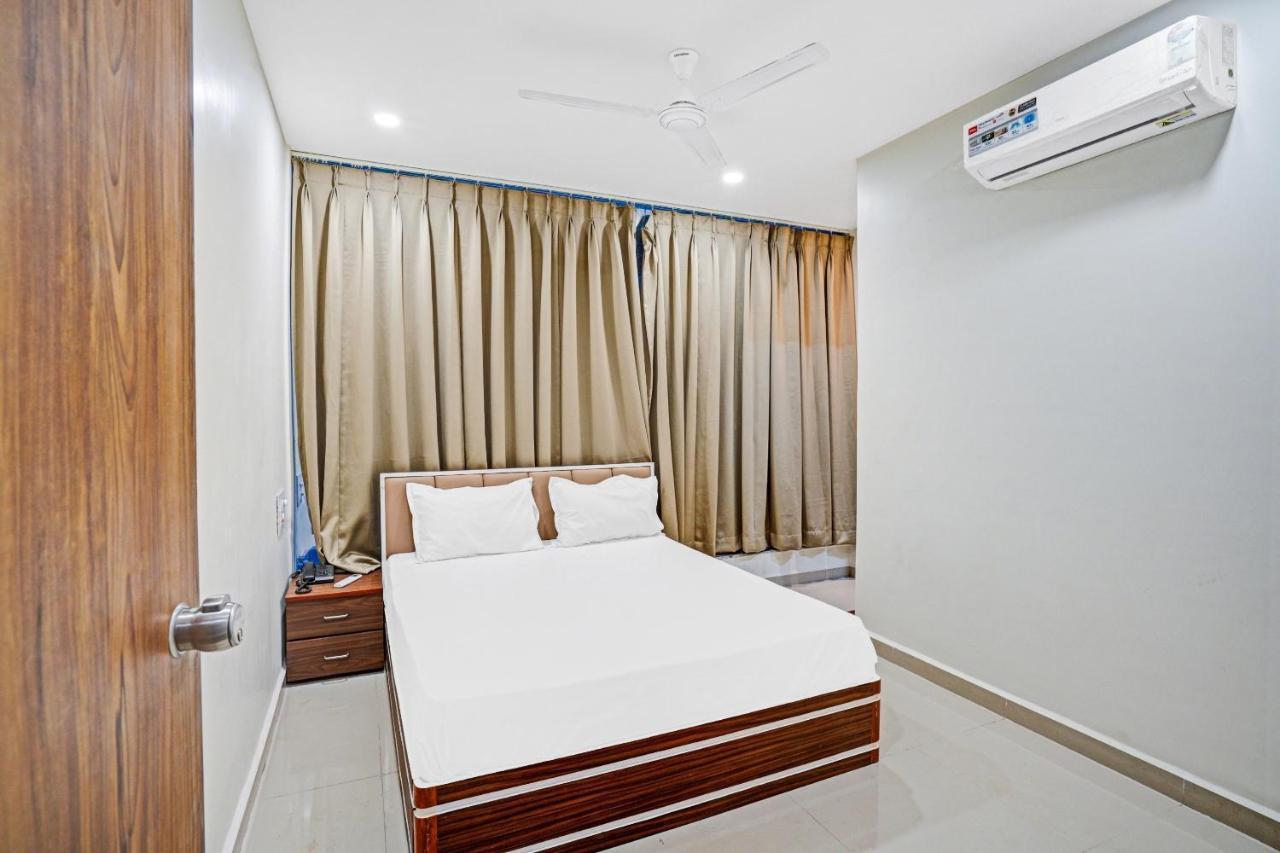 Collection O 83775 Hotel 4King Surat Dış mekan fotoğraf
