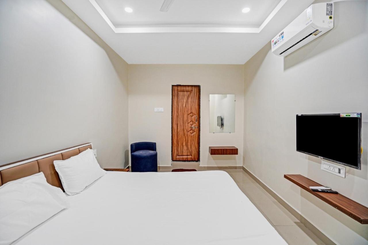 Collection O 83775 Hotel 4King Surat Dış mekan fotoğraf