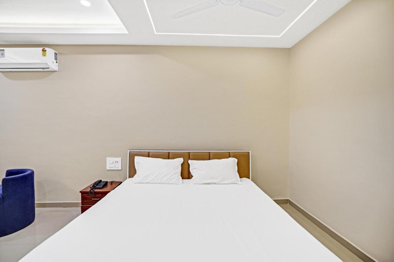 Collection O 83775 Hotel 4King Surat Dış mekan fotoğraf